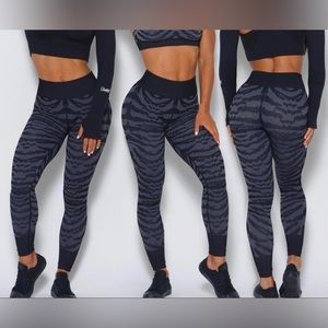 Bombshell Sportswear Tiger Seamless Leggings - Blue/Black - XS/S